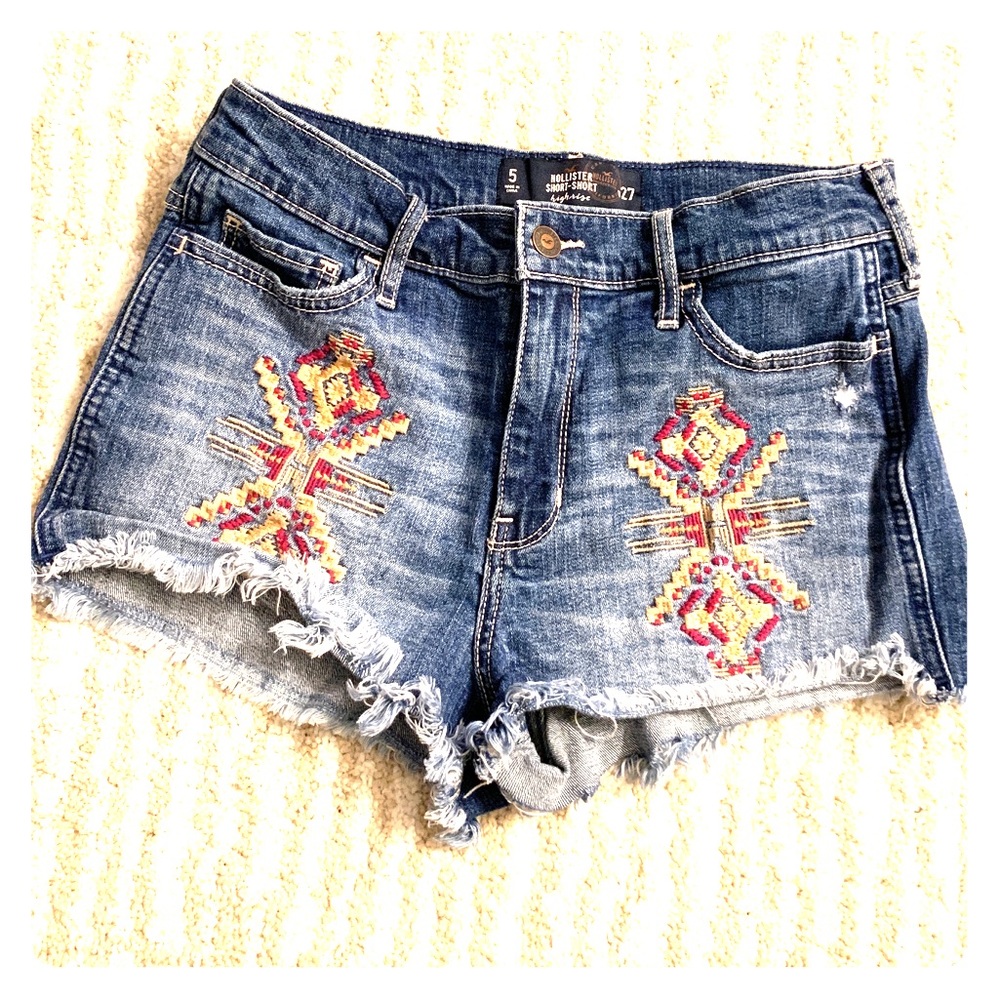Hollister Short-Short High rise embroidered shorts